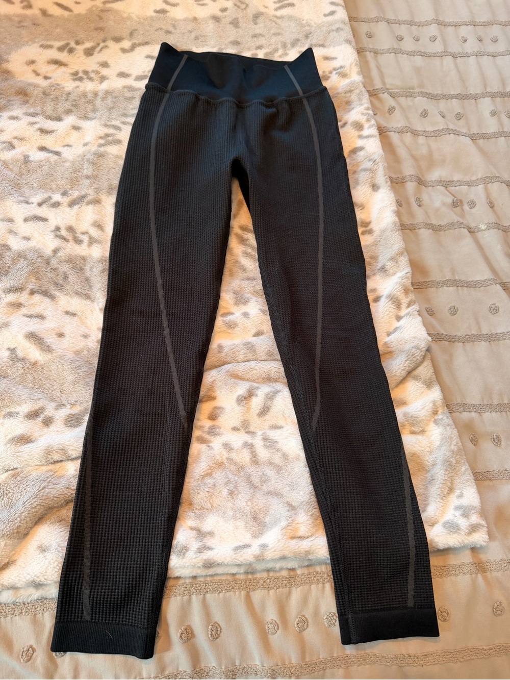 aerie Black Ribbed High-Rise Leggings with Contrast Seams